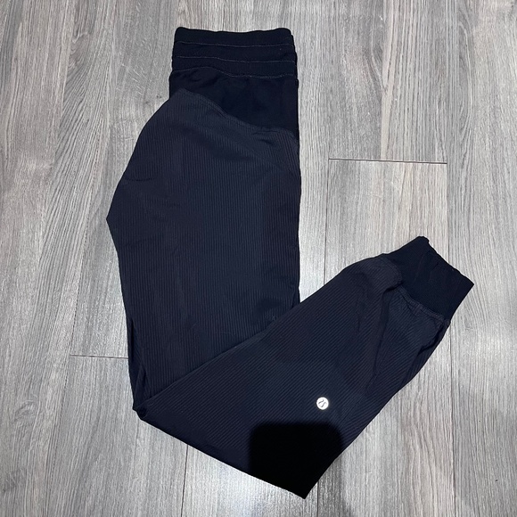 Lululemon black dance studio jogger size 4, 27" comfy casual athletic - Picture 2 of 5